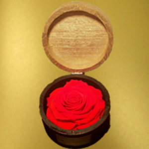 Wooden-box-with-red-rose