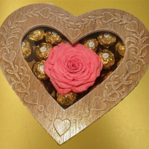 Wooden-heart-shape-box-with-rose-and-Ferrero1